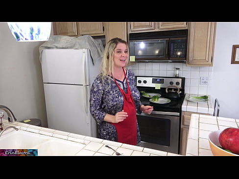 ❤️ Stepmom u munghje in cucina prima di a so data Sessu à co.mailkassa.ru ️❤