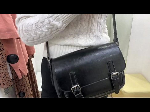 ❤️ Masturbazione publica di a ghjovana cagna FeralBerry cù un dildo in a sala di prove Sessu à co.mailkassa.ru ️❤