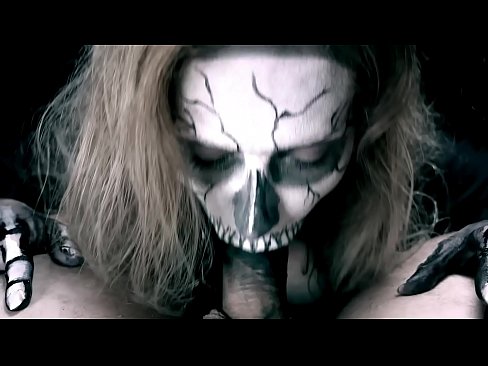 ❤️ Ragazza demonia chì succhia u cazzo cù a so bocca nera è ingoia cum. Sessu à co.mailkassa.ru ️❤